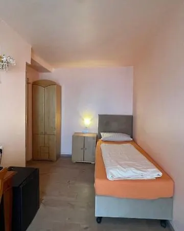 Am Roonplatz ホテル