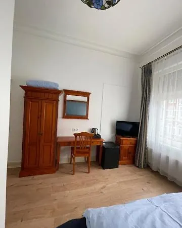 Am Roonplatz Отель Бонн