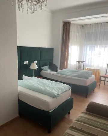 ホテル Am Roonplatz 2*