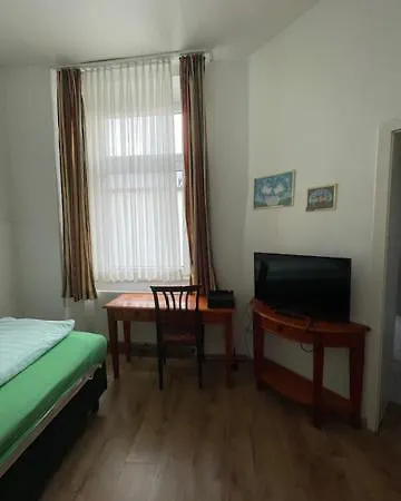 מלון Am Roonplatz 2*