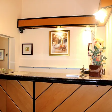 Am Roonplatz 2* בון