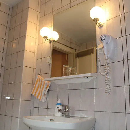 Hotel Am Roonplatz 2*