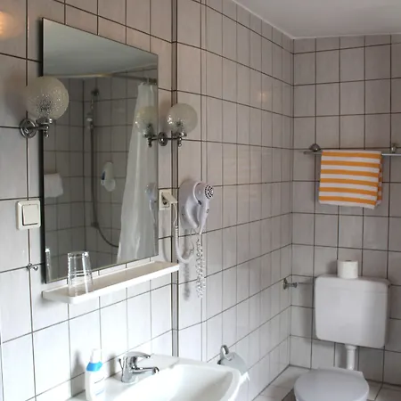 Otel Am Roonplatz Bonn