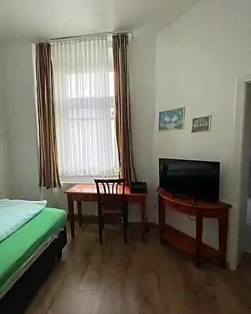 Hotel Am Roonplatz 2*