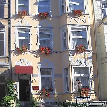 Отель Am Roonplatz 2*