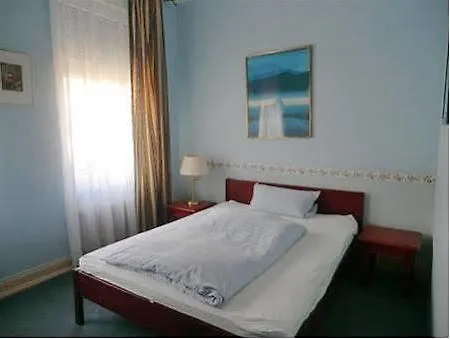 Am Roonplatz Hotel 2*