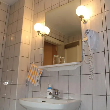 Отель Am Roonplatz