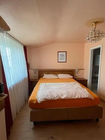 מלון Am Roonplatz 2*