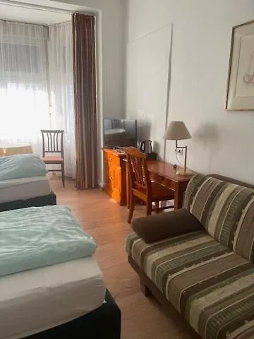 Ξενοδοχείο Am Roonplatz