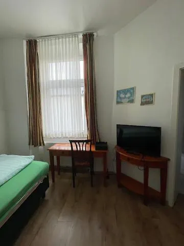 מלון Am Roonplatz 2*