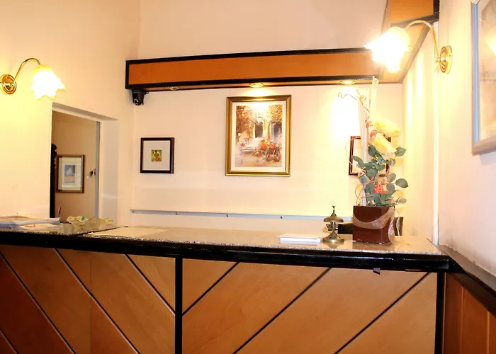 Am Roonplatz 2* בון