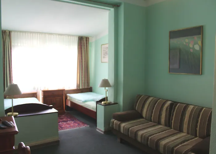 Ξενοδοχείο Am Roonplatz 2*